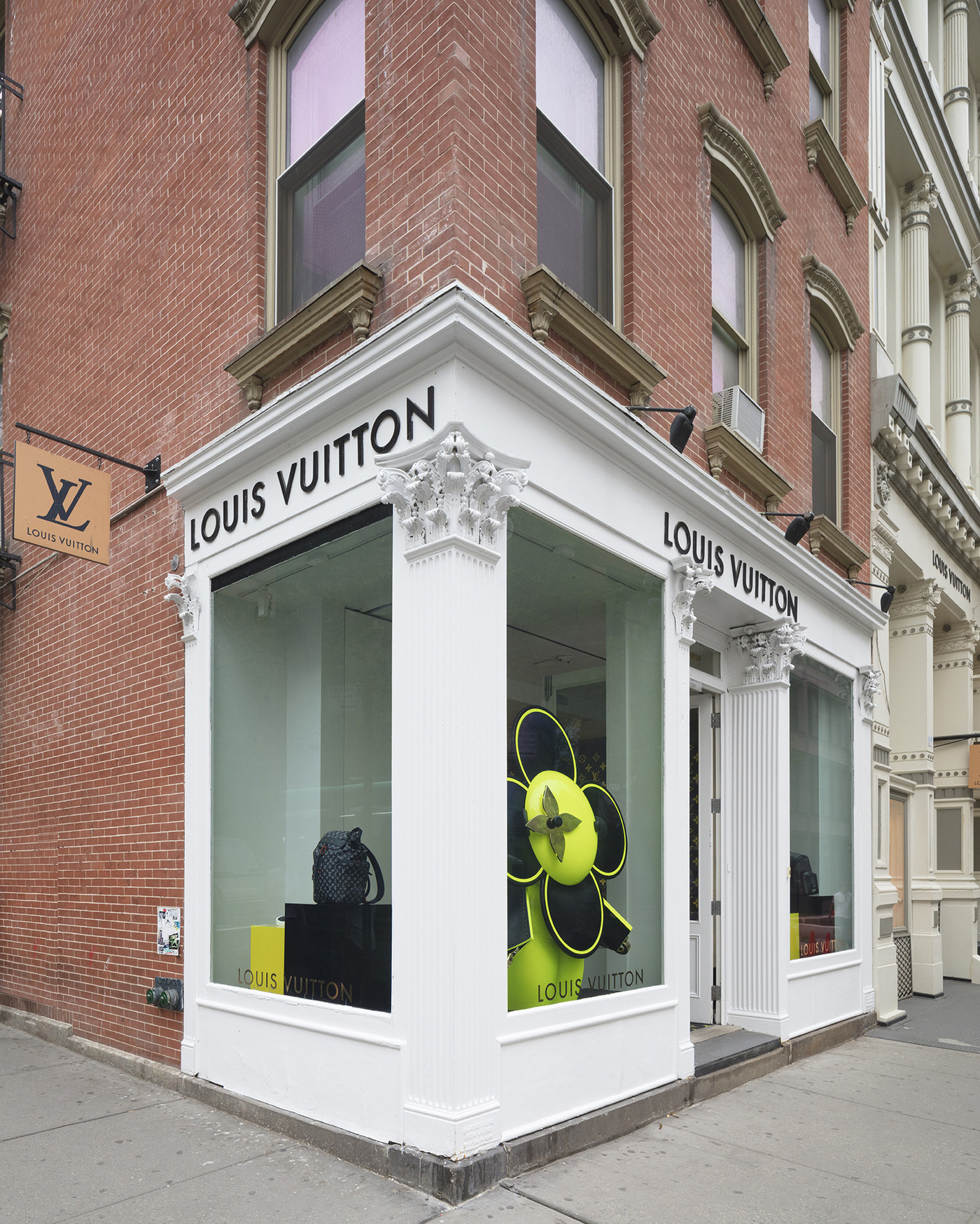Louis Vuitton Hosts a SoHo Pop-Up – WindowsWear