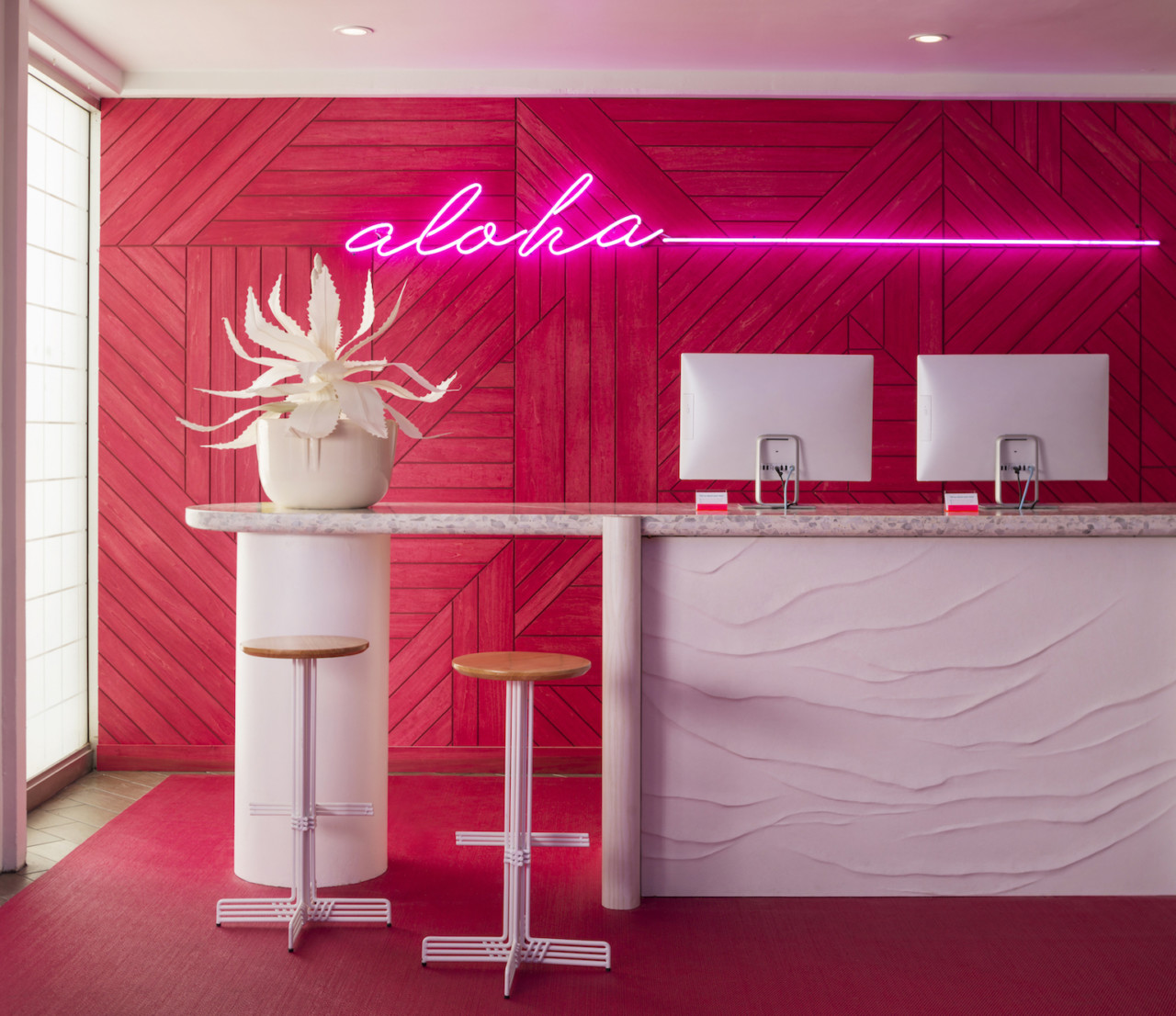 Shoreline Hotel in Waikiki