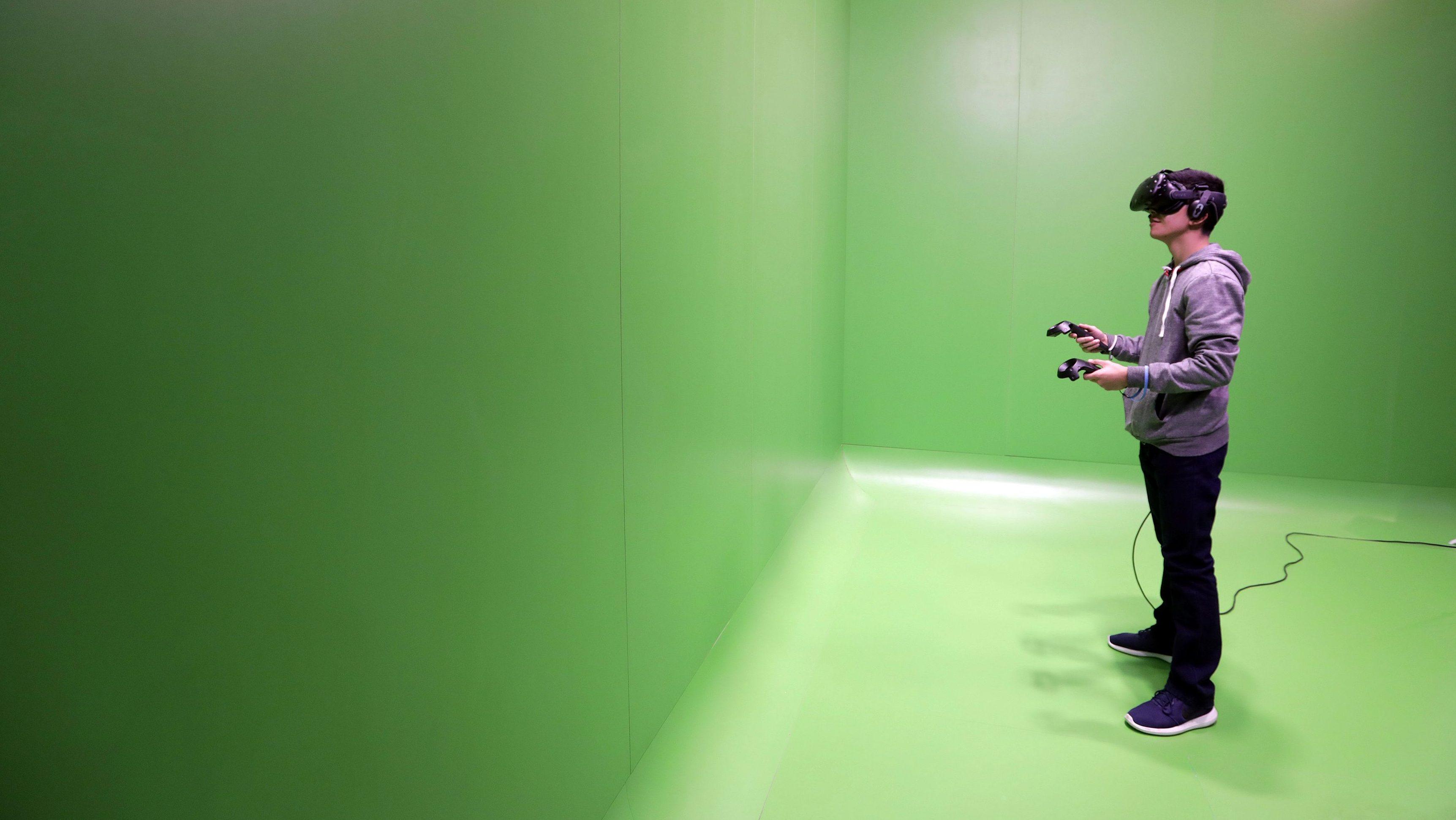 Walmart wants to take on Amazon with virtual reality shopping