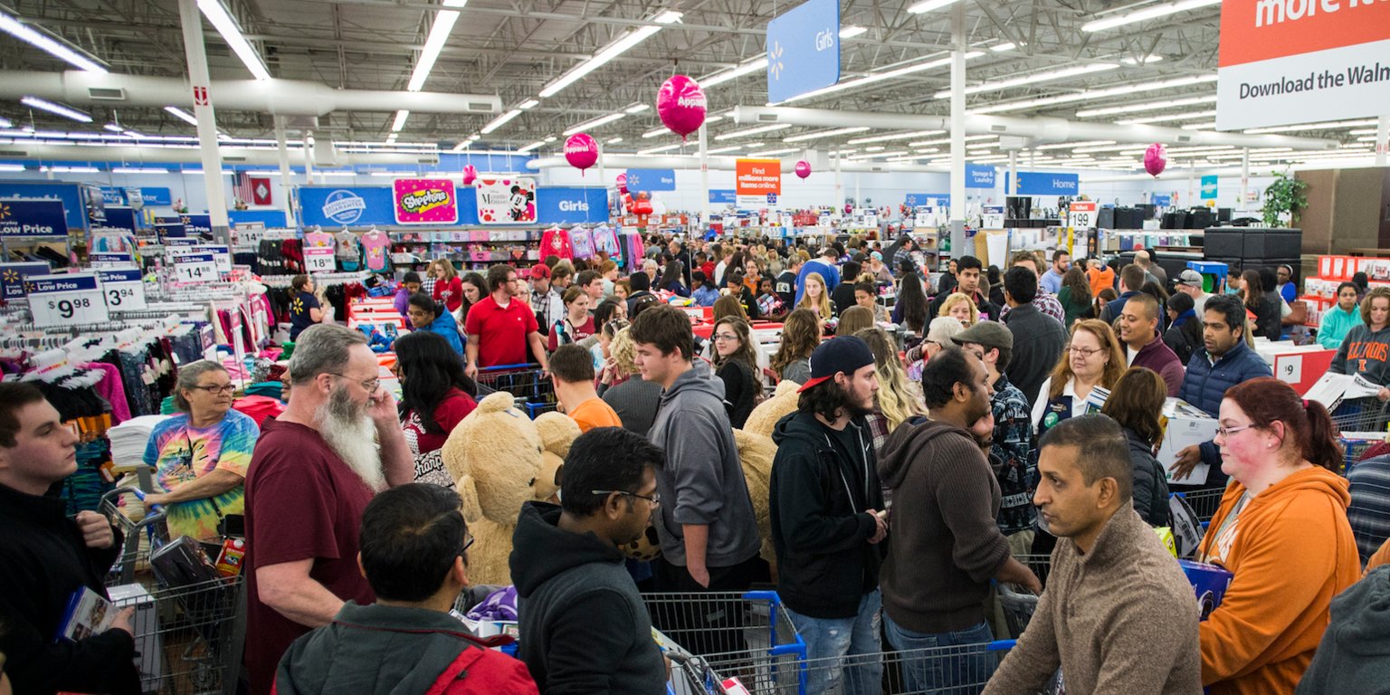 Walmart is trying desperately to contain the Black Friday chaos by creating what customers are calling a 'maze' — but photos reveal a wild shopping fiasco (WMT)