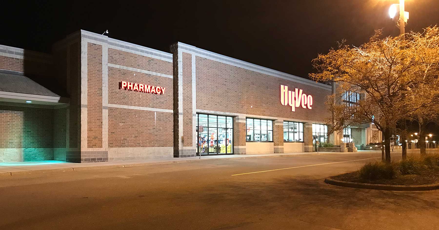 How Hy-Vee Squeezed Into Recycled Retail Space – Winsight Grocery Business