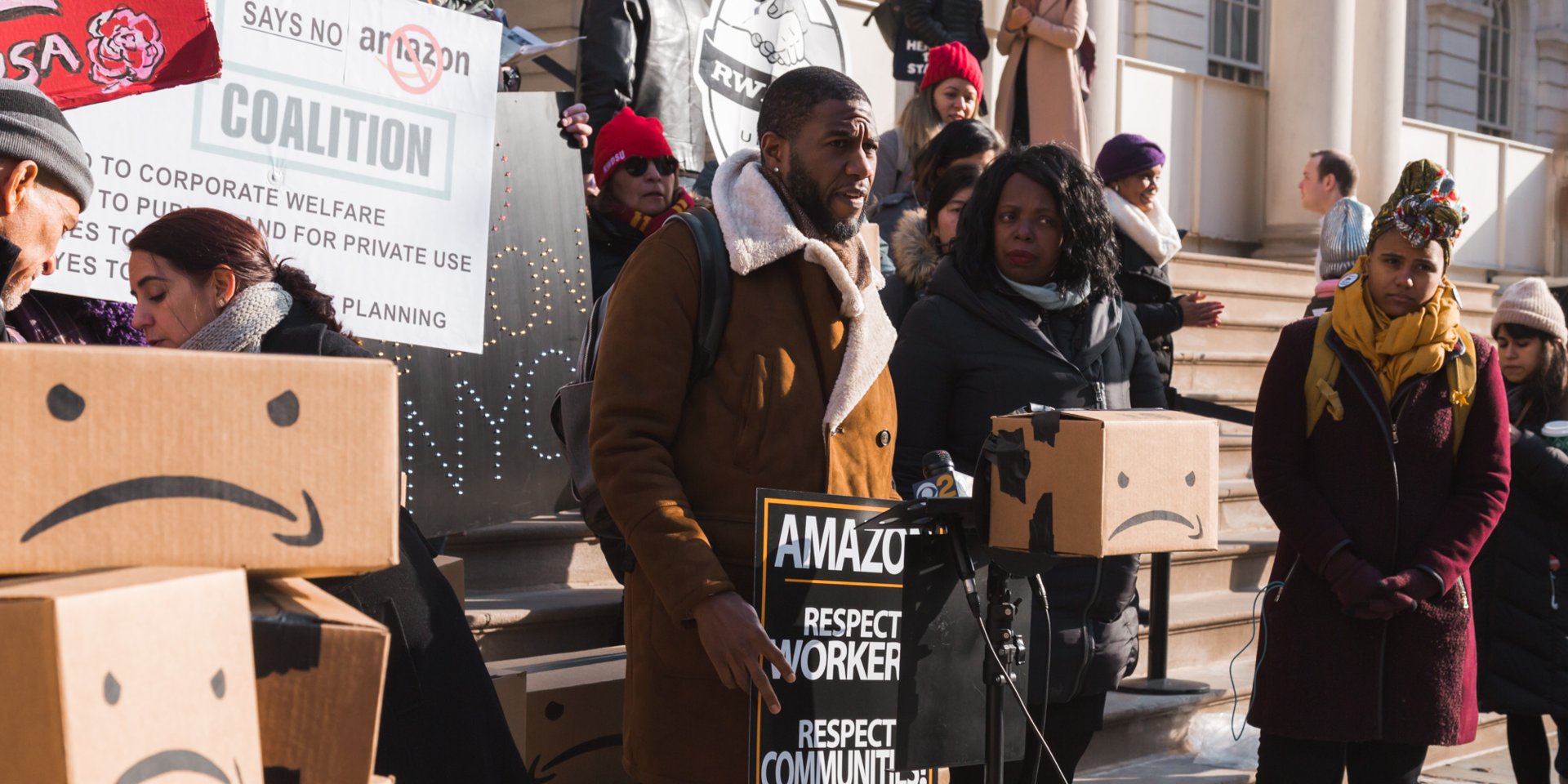 'Amazon has got to go': Protesters swarmed City Hall as New York's city council held its first hearing about Amazon's HQ2 deal – Business Insider