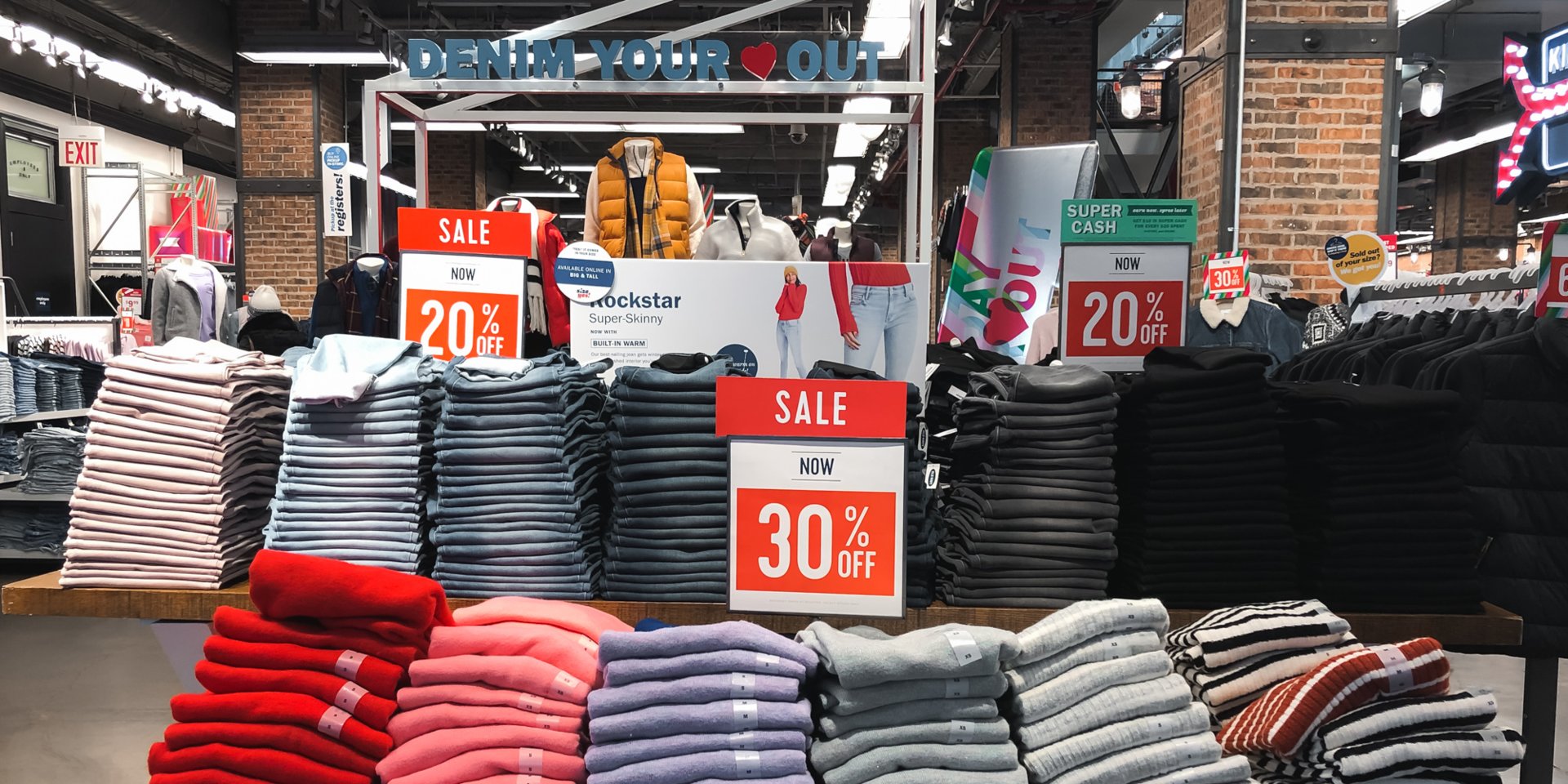 We shopped at Old Navy and Gap and saw why one brand is thriving as the other struggles (GPS)