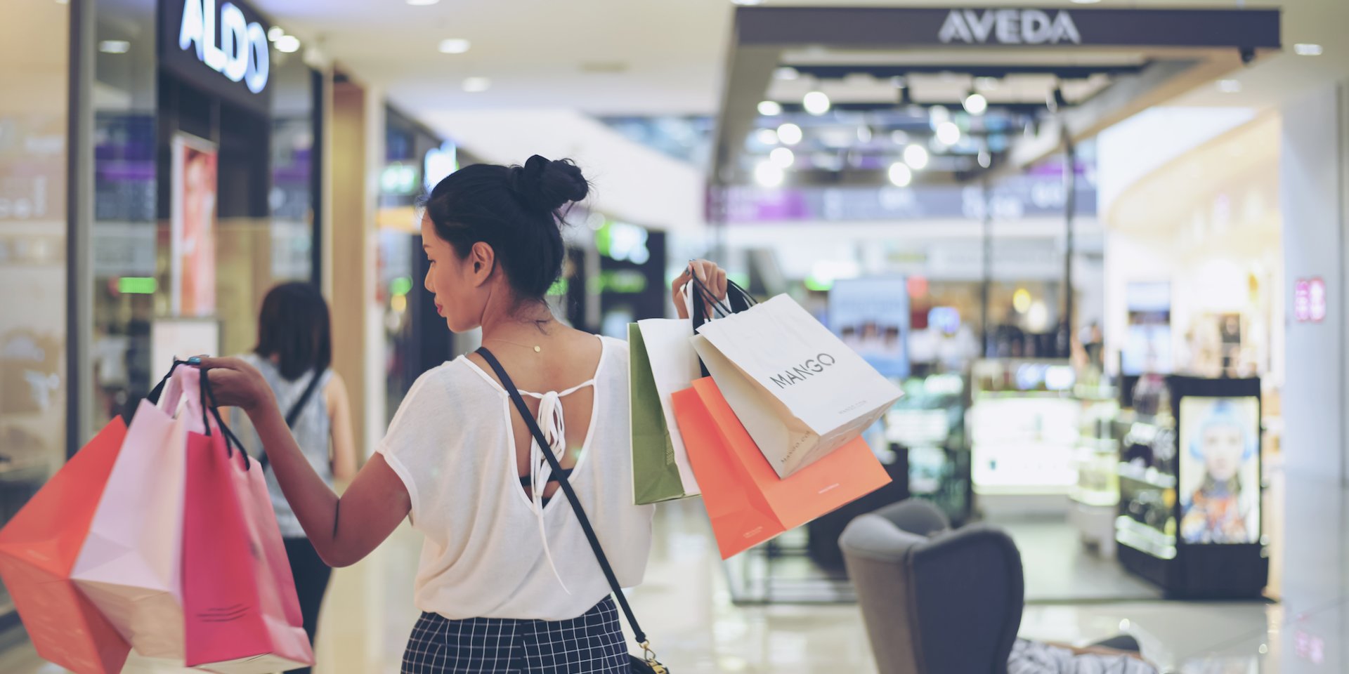 Here's how retailers are trying to attract last-minute holiday shoppers (TGT, AMZN, TPR)