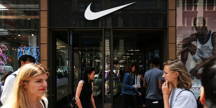 Nike is making its first men's yoga collection — and Lululemon should be terrified (NKE, LULU)