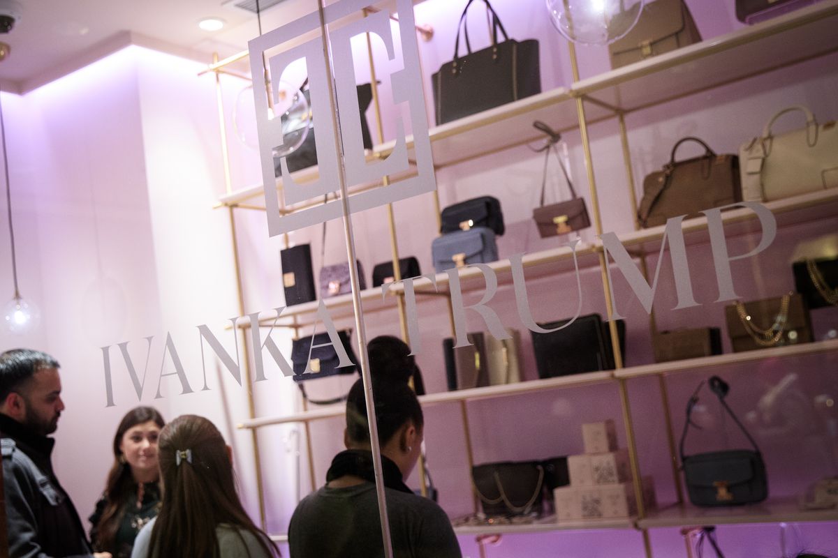 Facebook, J.Crew, Burberry, Amazon: 2018’s brand winners and losers – Vox