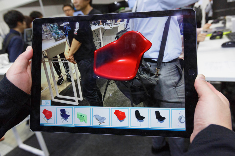 How AR is Shifting From Marketing Gimmick to E-Commerce Upgrade – Footwear News