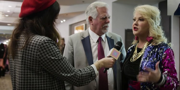 LuLaRoe founder says the company is 'starting over' amid seller exodus and looming $63 million legal battle
