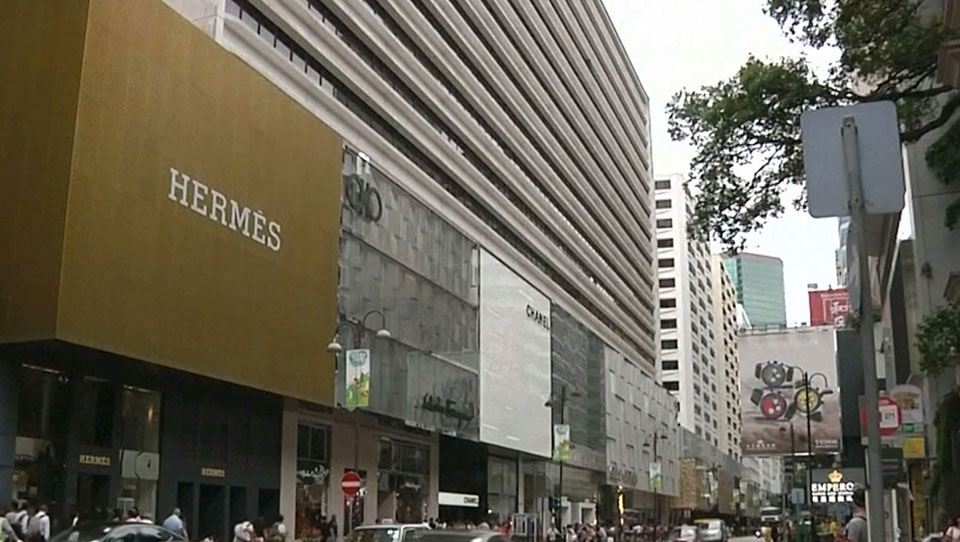 Chinese millennials turn to second-hand stores for affordable luxury goods – CGTN America