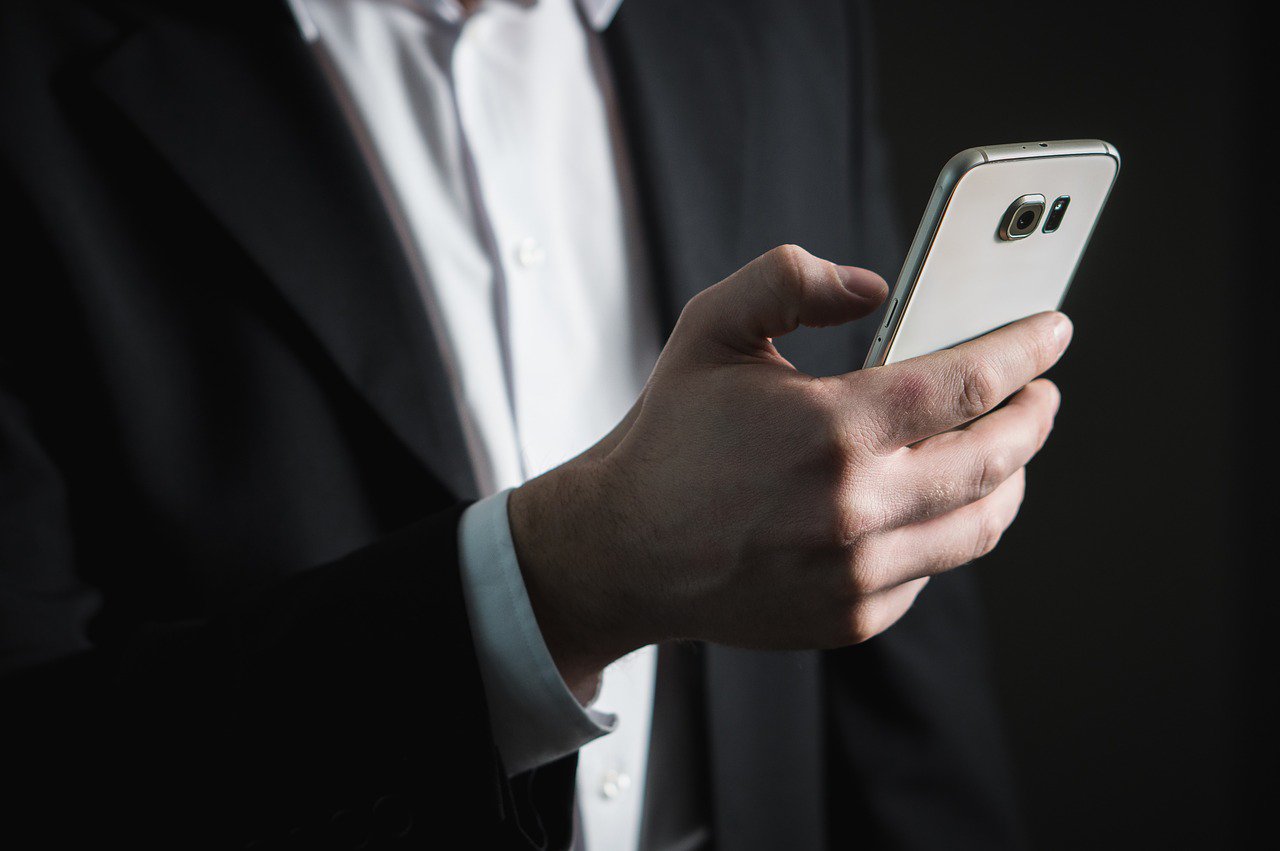 Top Challenges in Augmented Reality Mobile App Development – Customer Think