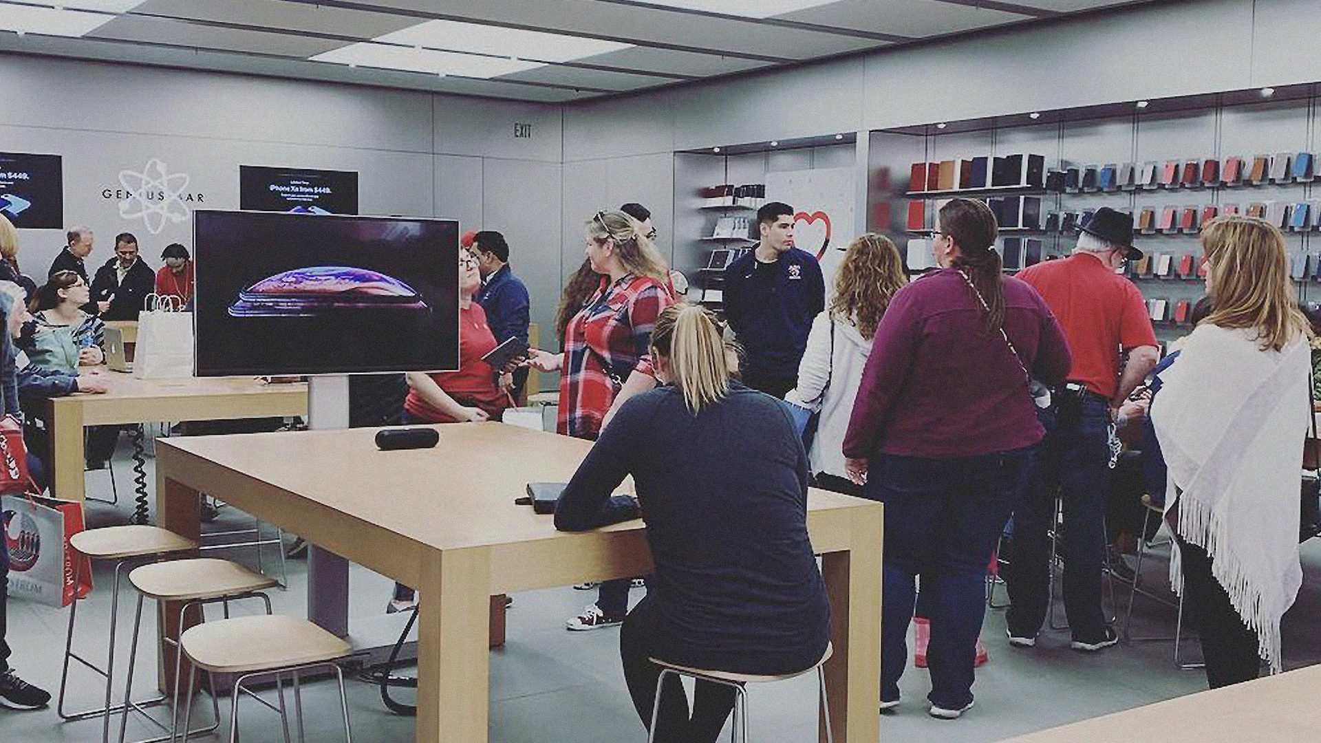 Comment: Apple is taking its in-store iPhone push too far by promoting upgrades instead of repairs – 9to5Mac