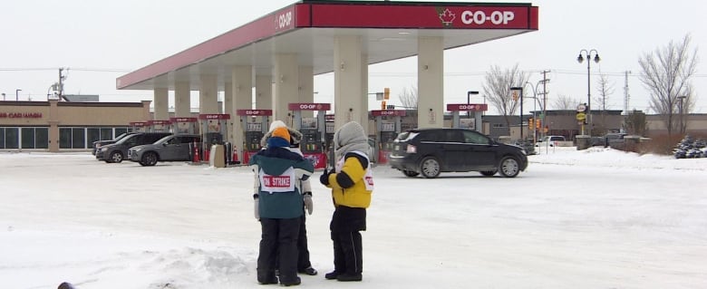 'This is dangerous': Striking Saskatoon Co-op workers want deal – CBC.ca