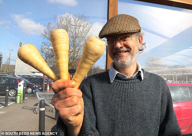 Tesco removes plastic-wrapped fruit and veg from its shelves in a pilot scheme – Daily Mail