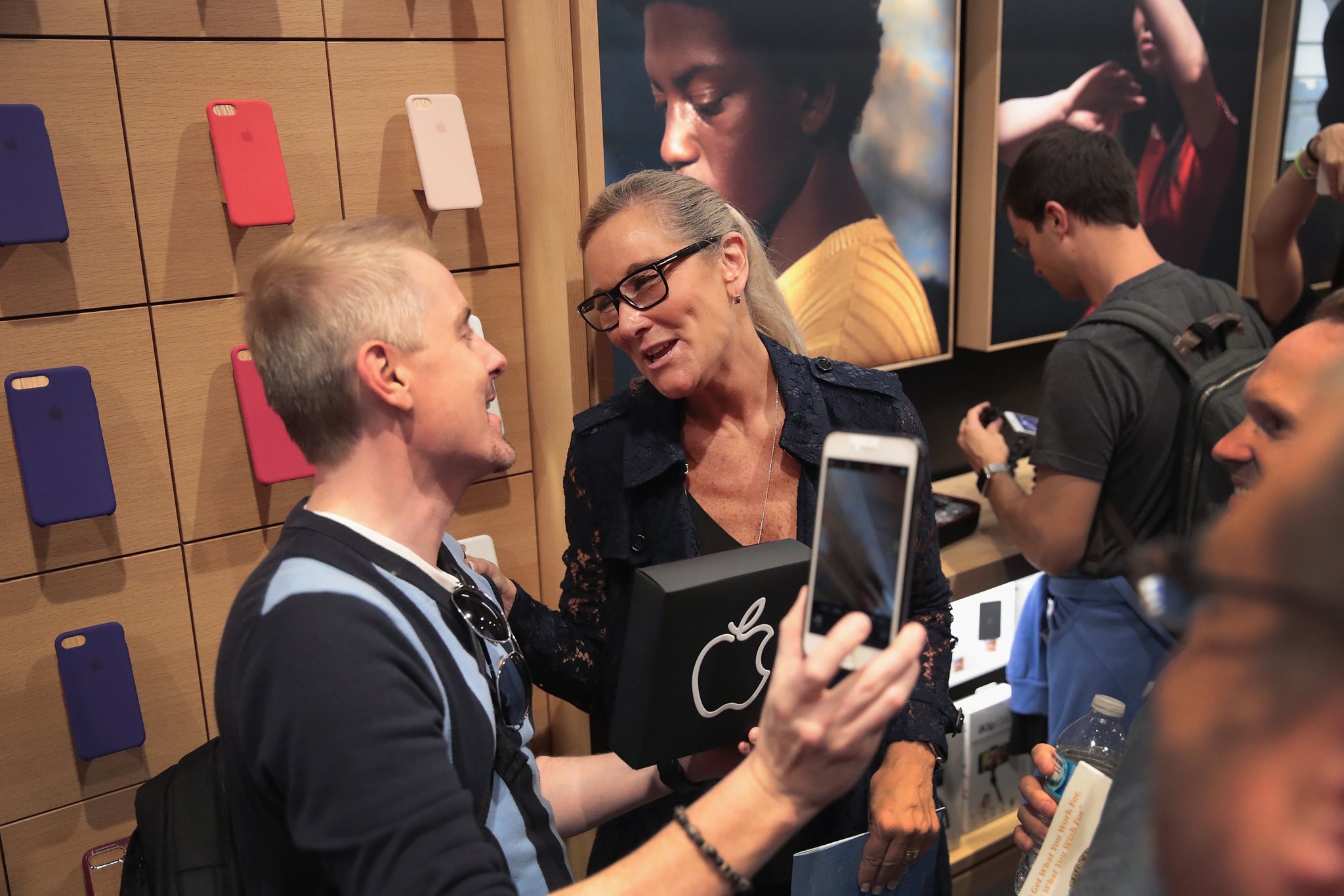 Is Apple Saying Goodbye to Fashion? – The New York Times
