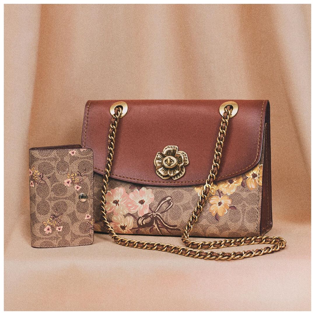 We have a thing for perfect pairings. Exhibit A: Prairie Florals and our Signature motif. Exhibit B: this pretty set. Shop the new collection at link in bio. #CoachNY