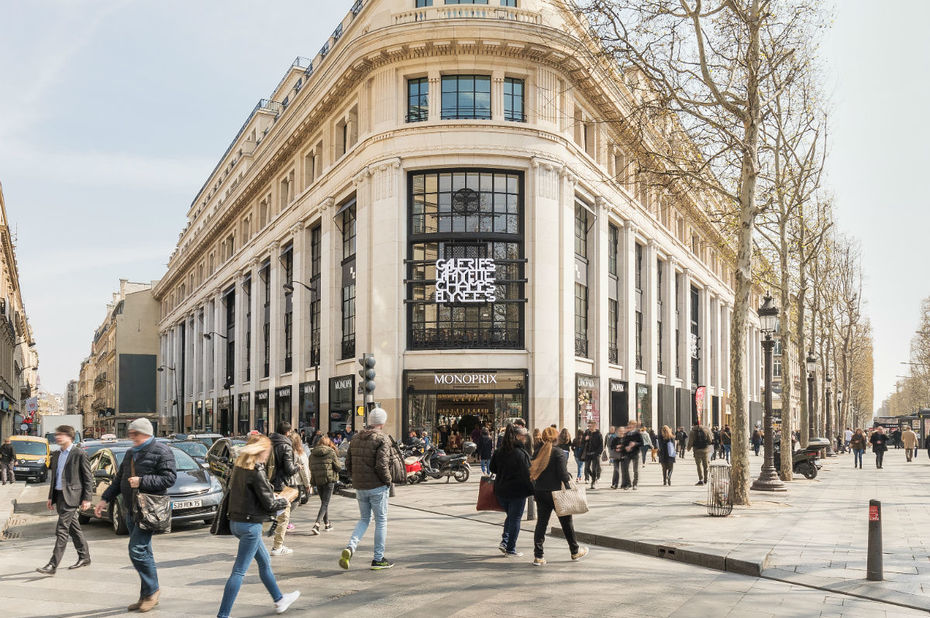 No Window Displays and a Great App on the New Galeries Lafayette at Champs Elysees