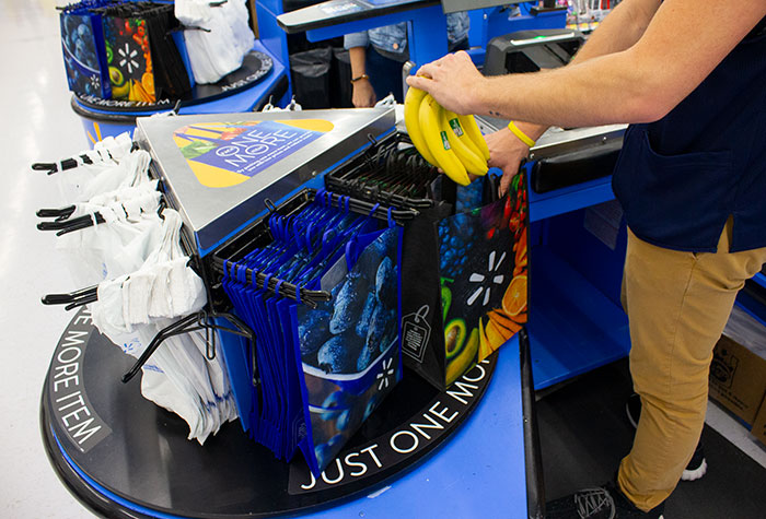 Walmart adding something new to its checkout carousels – Chain Store Age