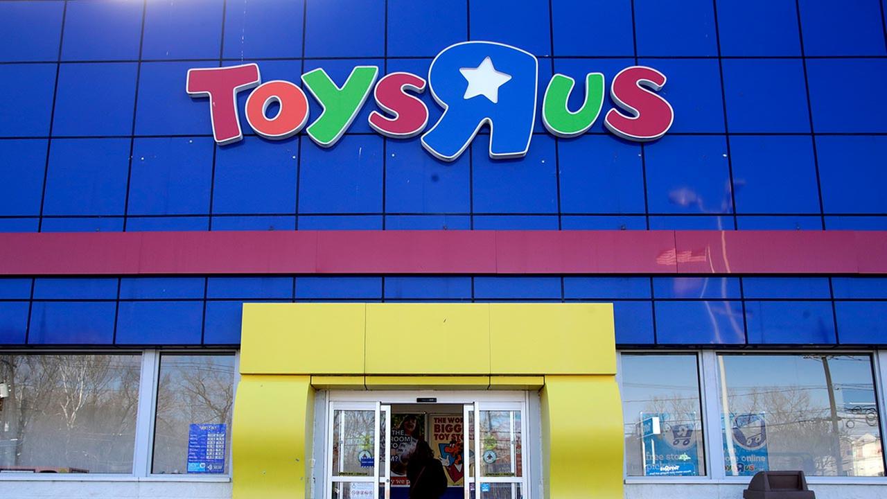 Welcome Back, Geoffrey: Toys ‘R’ Us Returning This Year