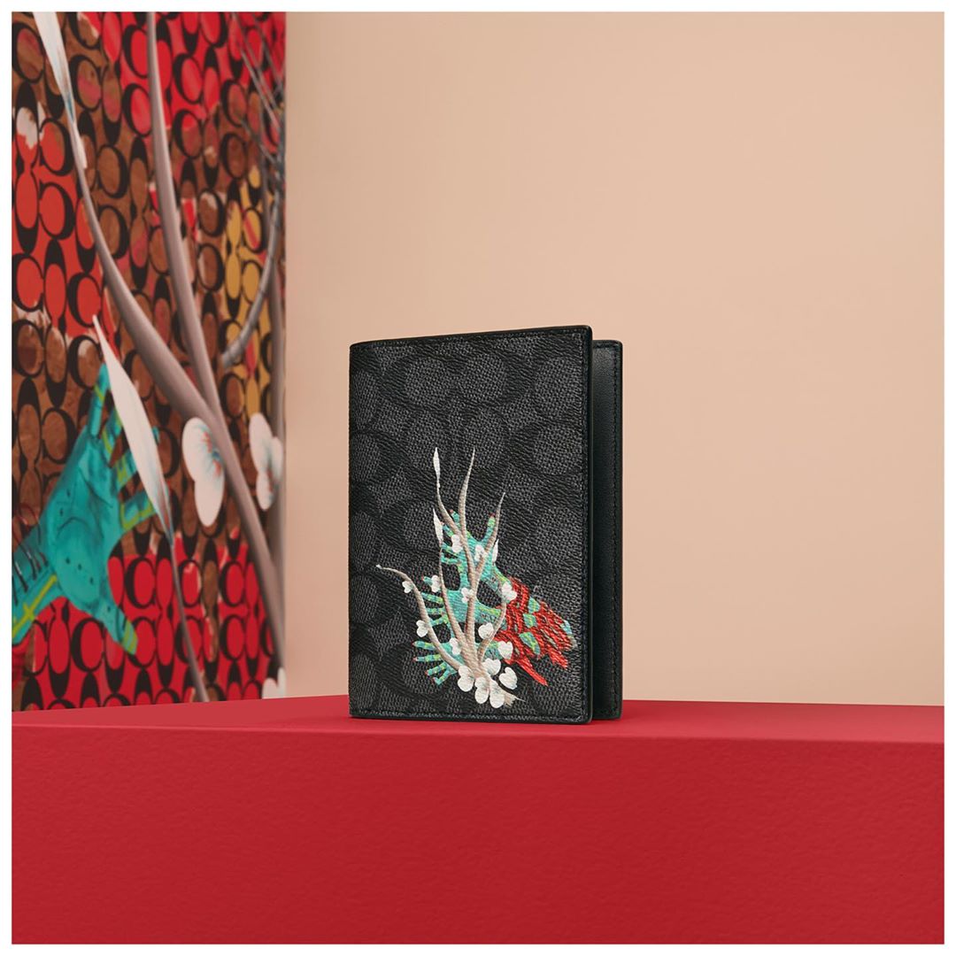 “Nostalgia can set an amazing foundation for the future, so I juxtaposed the dark and futuristic and colorful against this classic motif,” says @GianniLee of his exclusive design, which comes to life on our Signature Passport Case—one of eight limited edition pieces available as part of Art of Signature series. #CoachCreate #CoachNY . . . You’re invited to The Art of Signature Pop-Up in NYC. An interactive experience with free product customization by creatives, daily entertainment and sweet treats. Plus, if you’re a @Visa_Us card holder you’ll receive a gift with purchase while supplies last. The Plaza at Hudson Yards, 10AM – 8PM Monday – Saturday, 10AM – 7PM Sunday, Until July 17th. C you there!