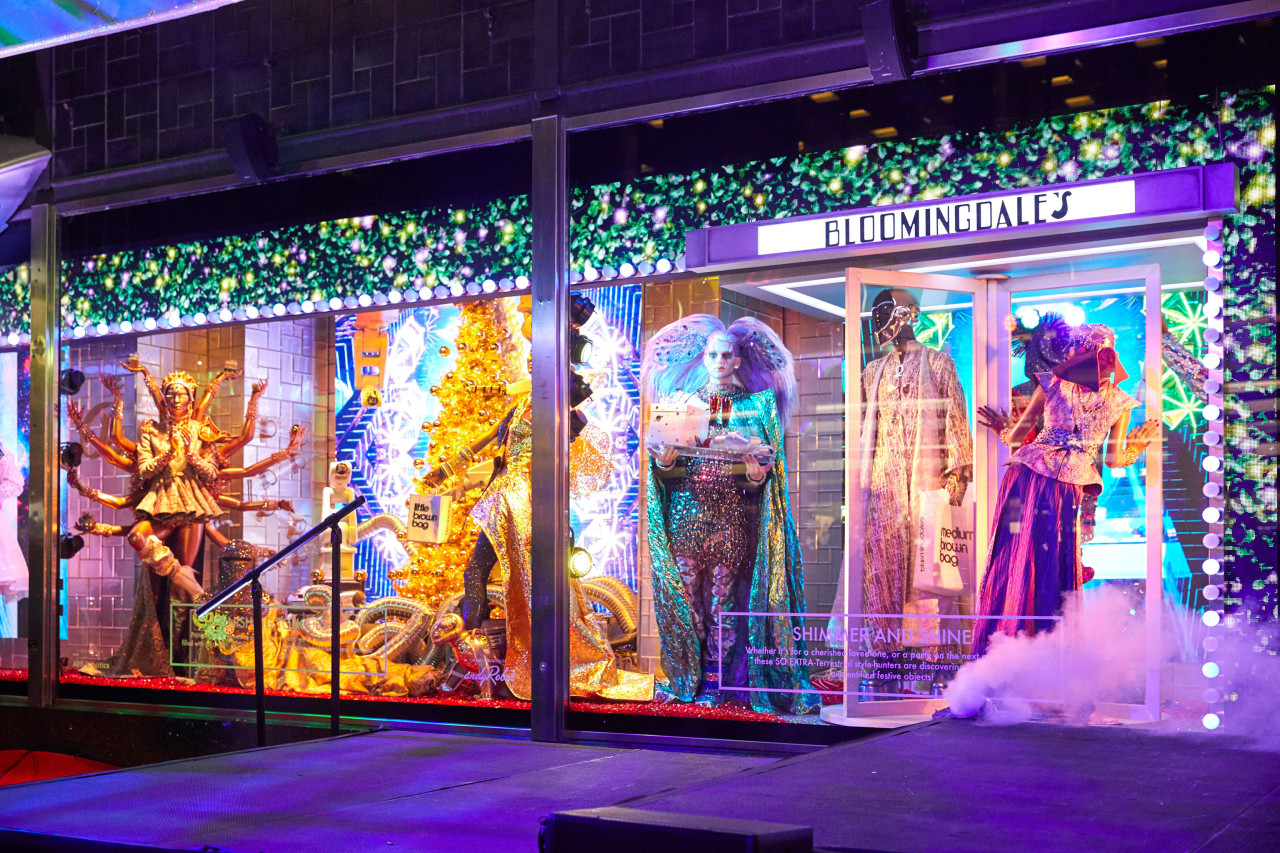 Bloomingdale’s Windows Light Up for the Holidays
