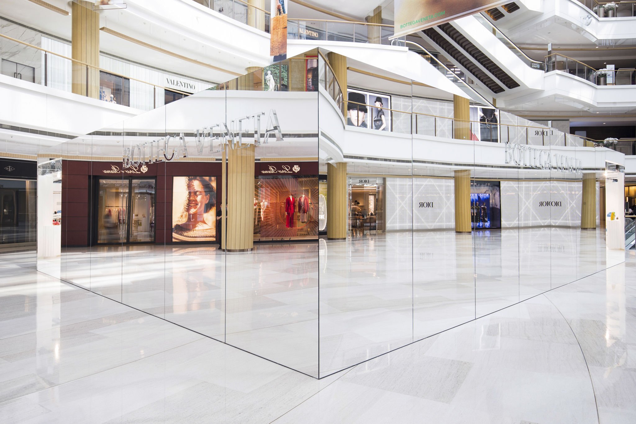 Bottega Veneta Introduces the Invisible Pop-Up Store