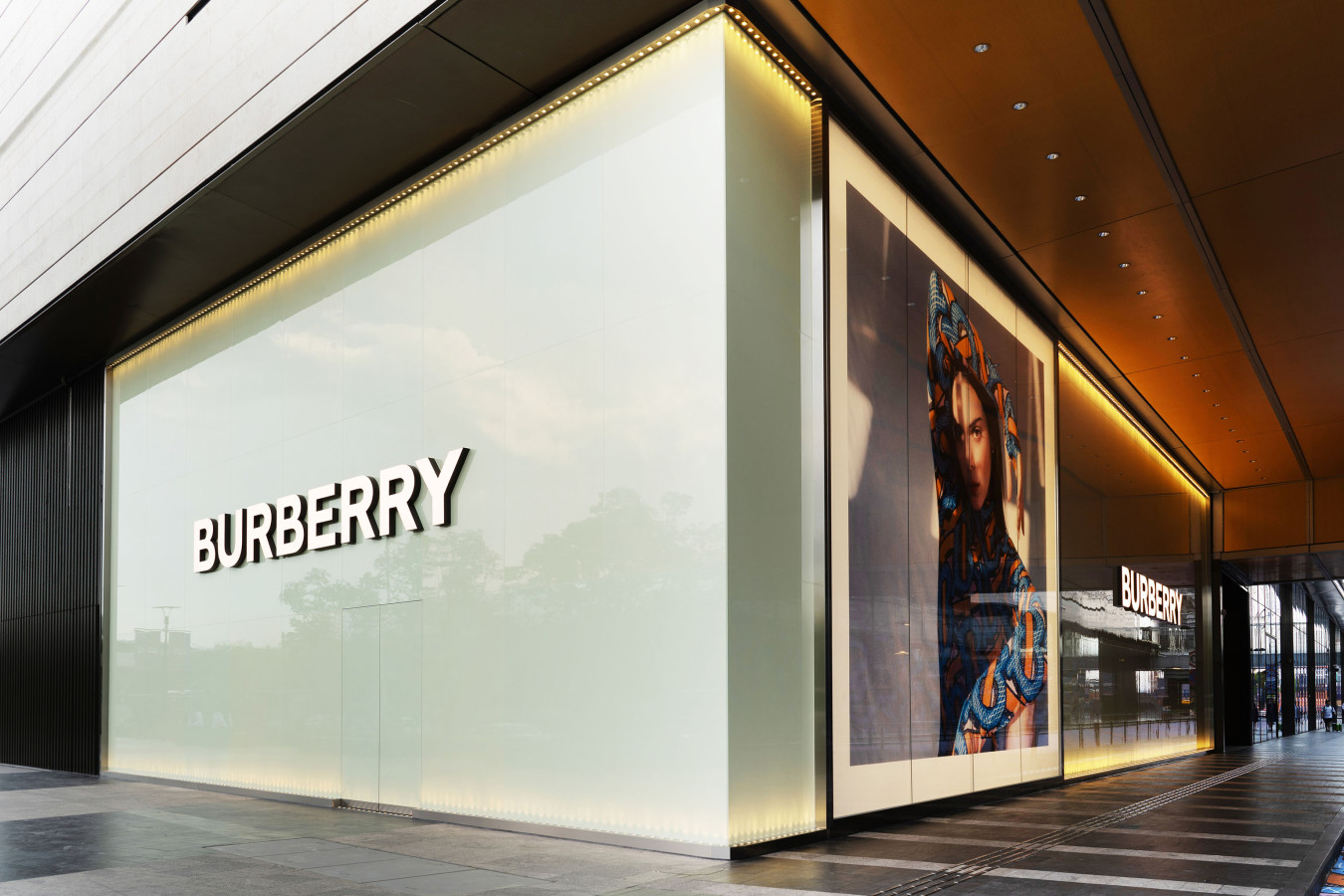 Burberry Shakes Up Shopping With Physical, Digital Shenzhen Store