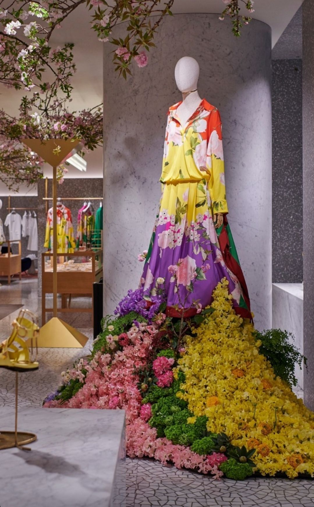 Valentino celebrates #ValentinoCollezioneMilano with special installation at its flagship store in Tokyo at Omotesando