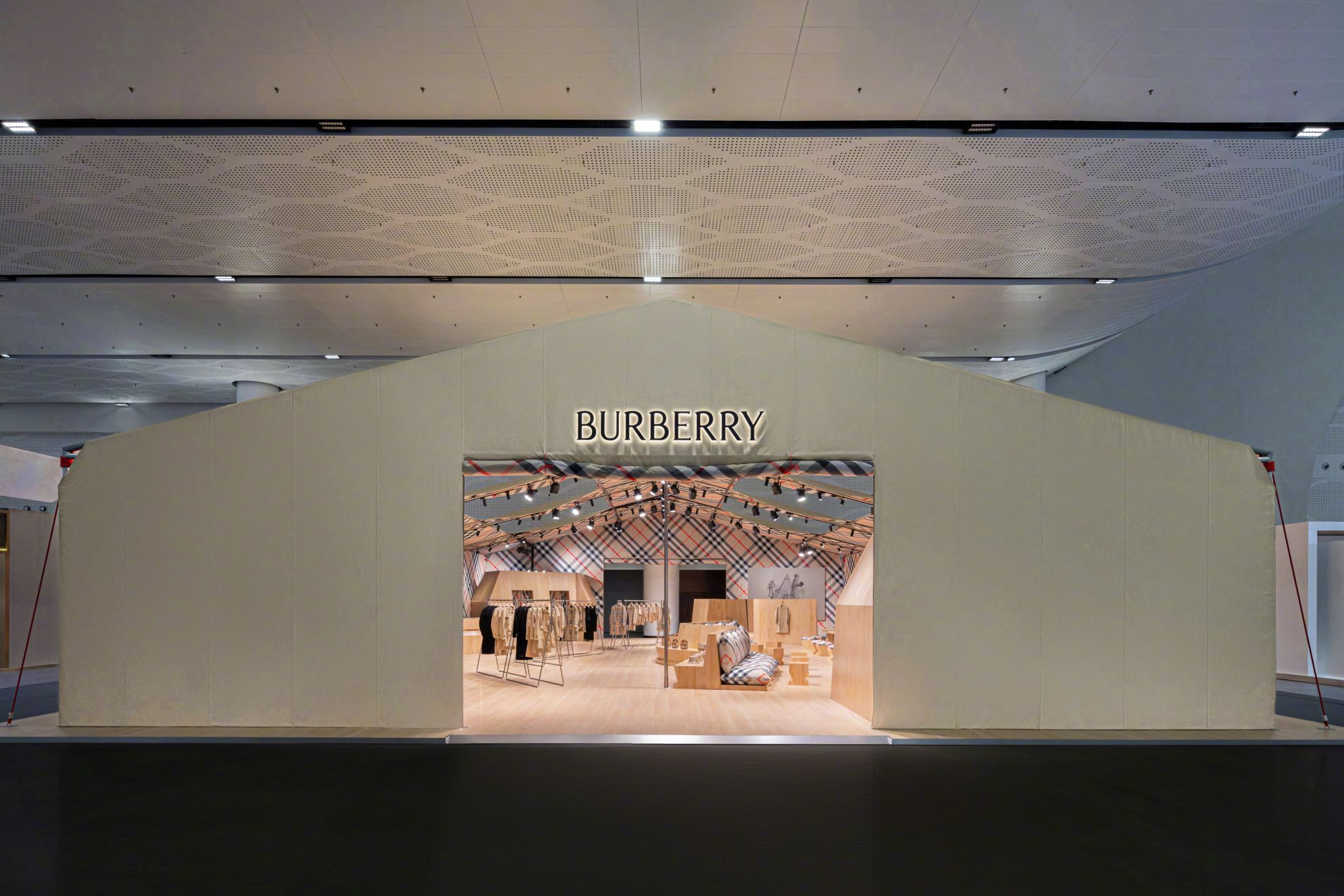 Burberry China International Consumer Goods Fair Pop-Up Space, Haikou.