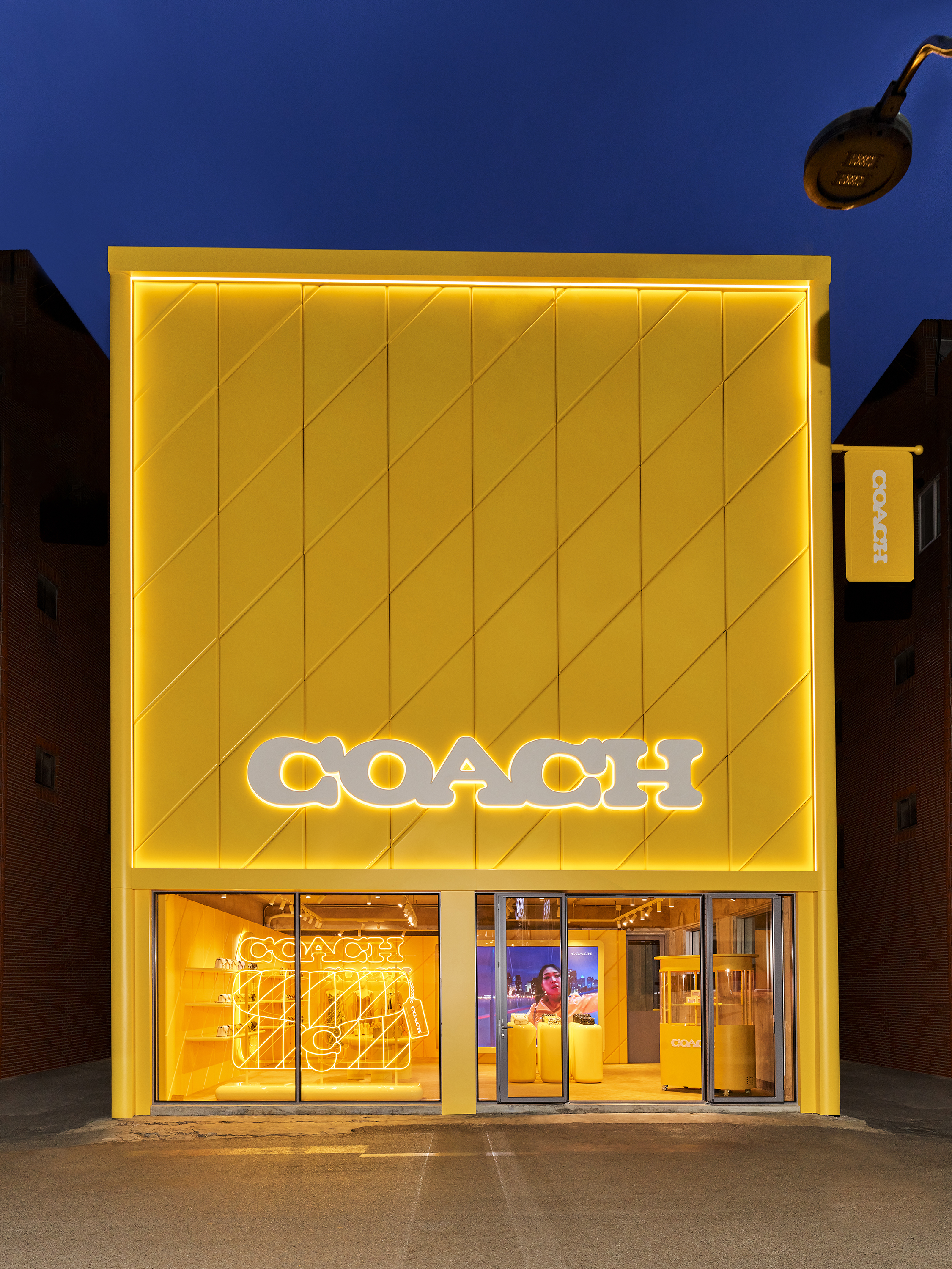 Coach Unveils Immersive Seong-Su Pop-Up Experience: A Celebration of Courage and Self-Expression with Youngji Lee