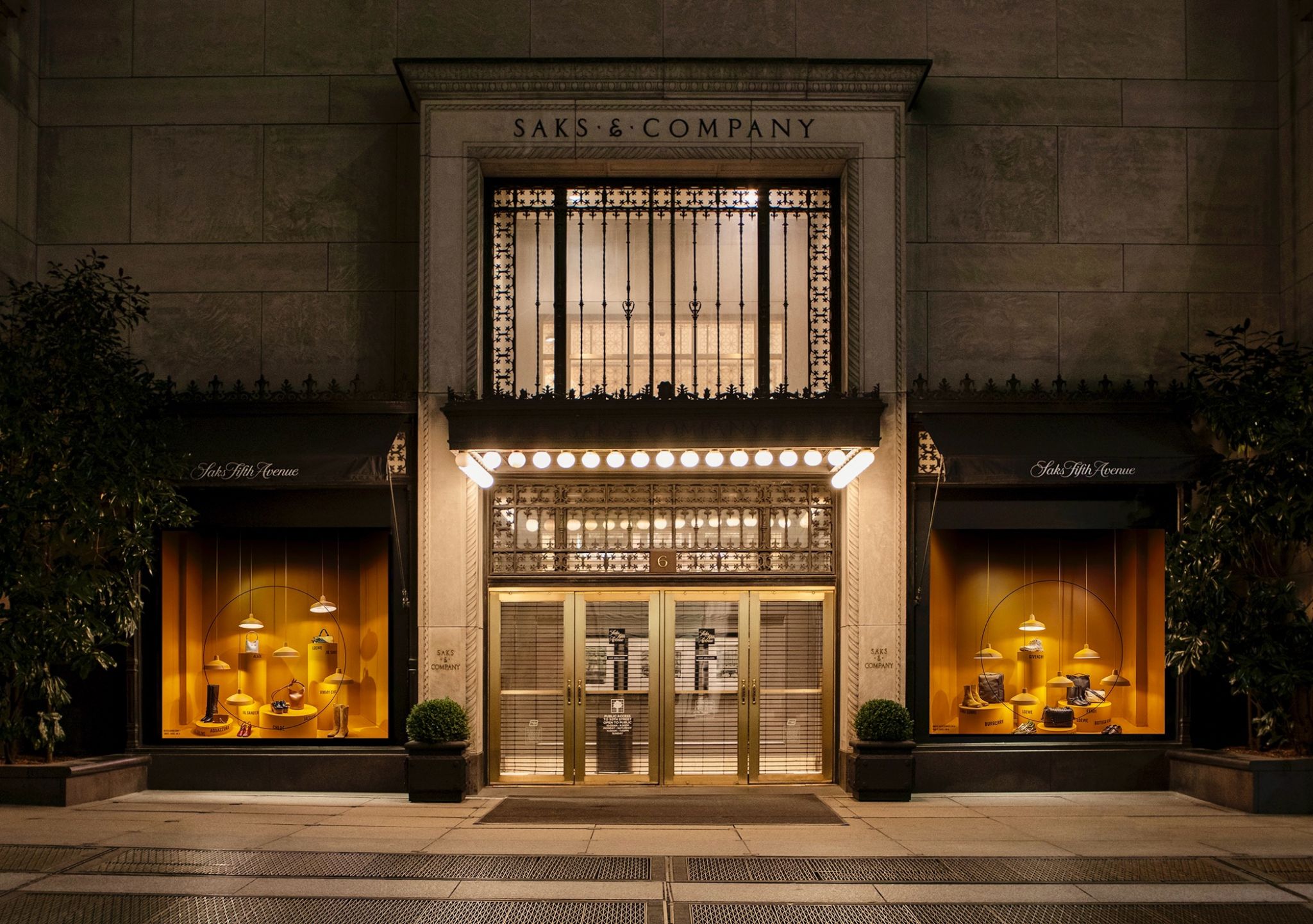 Saks Fifth Avenue’s Monochrome Yellow Windows: A Vibrant Fall Statement