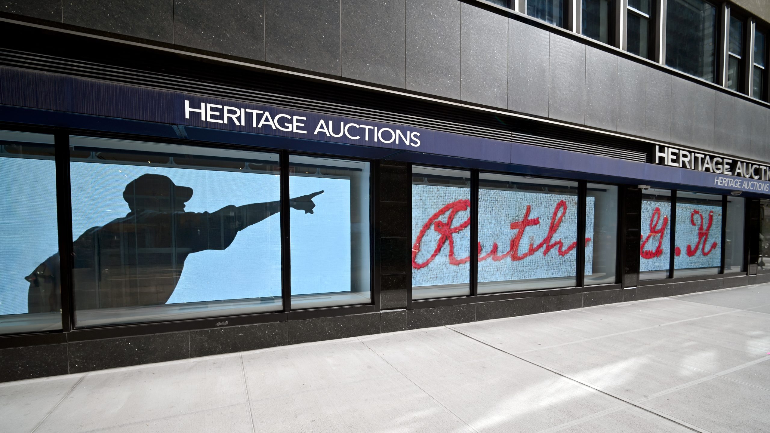 Smart Storefronts: Heritage Auctions Digital Display Solution