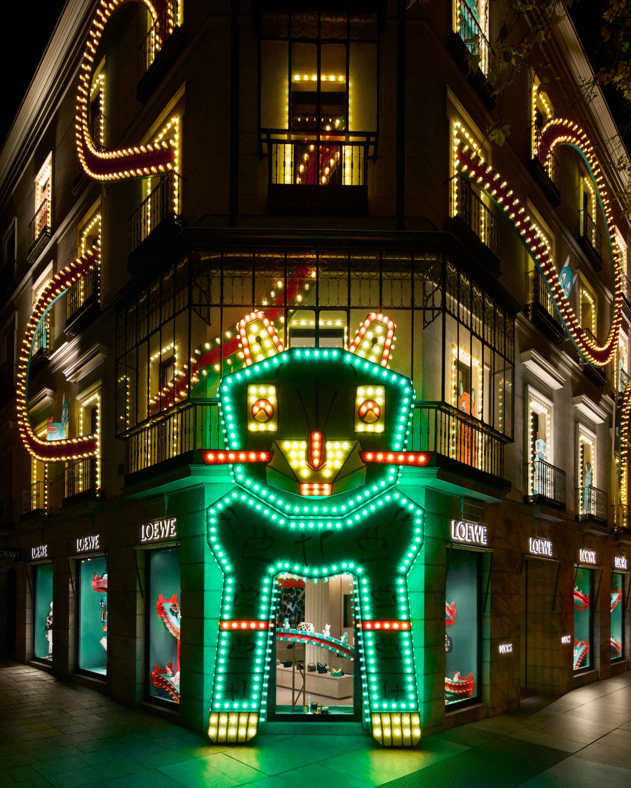 CASA LOEWE Madrid Unveils Festive Windows Inspired by Louis Wain’s Playful Ceramics