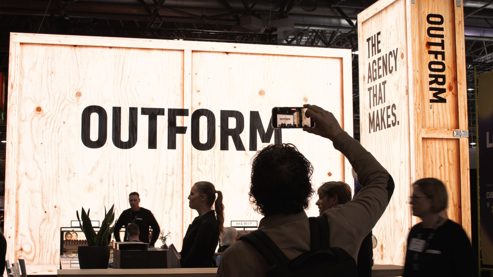 Outform – Integrated Physical and Digital Retail Environments