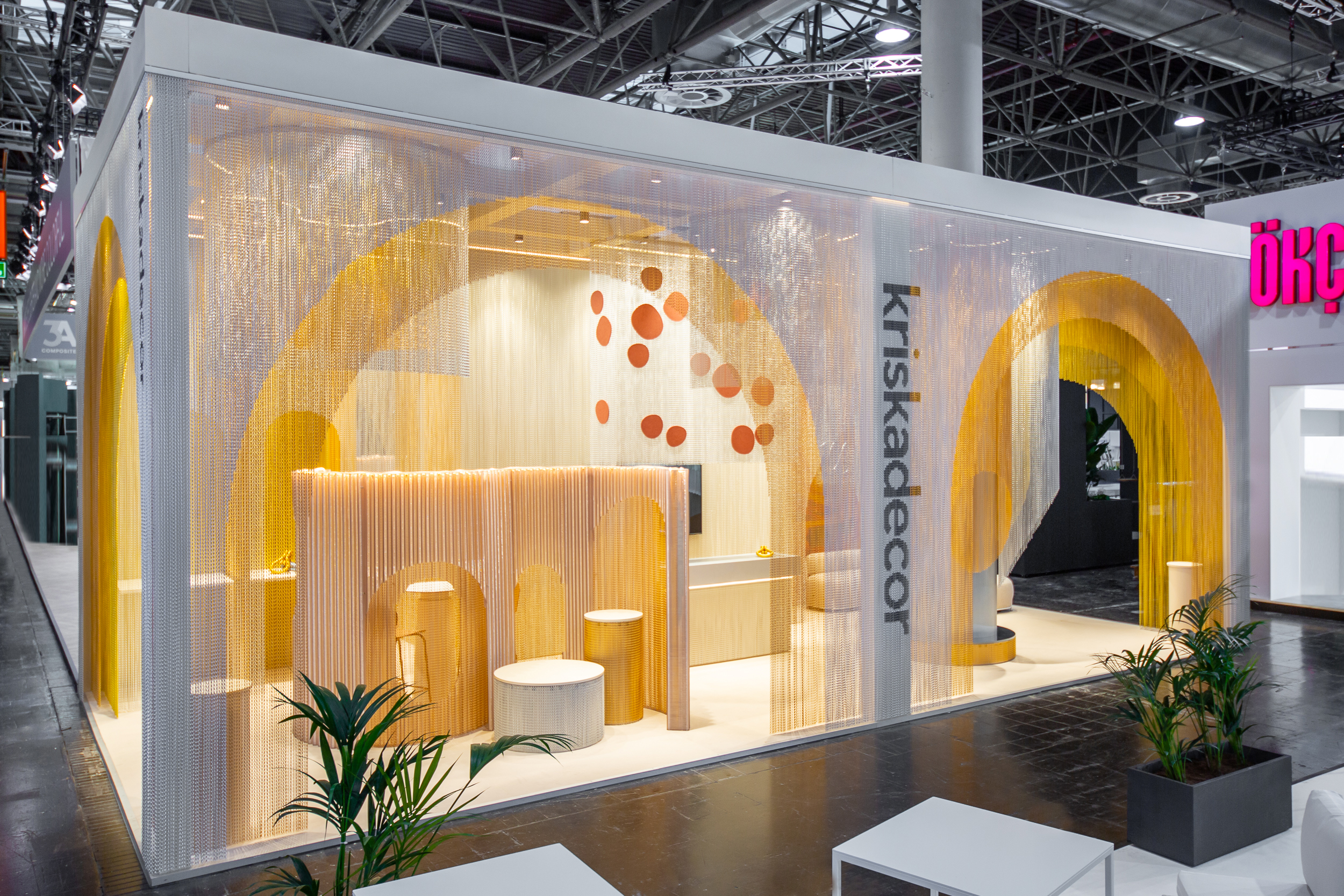 Kriskadecor – Custom Aluminium Chain Installations for Interior Environments