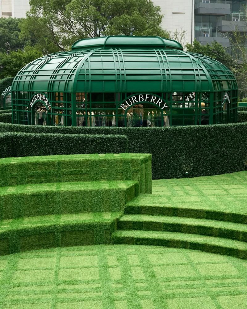 BURBERRY Launches Garden Pop-Up at Shanghai’s Plaza 66 Mall