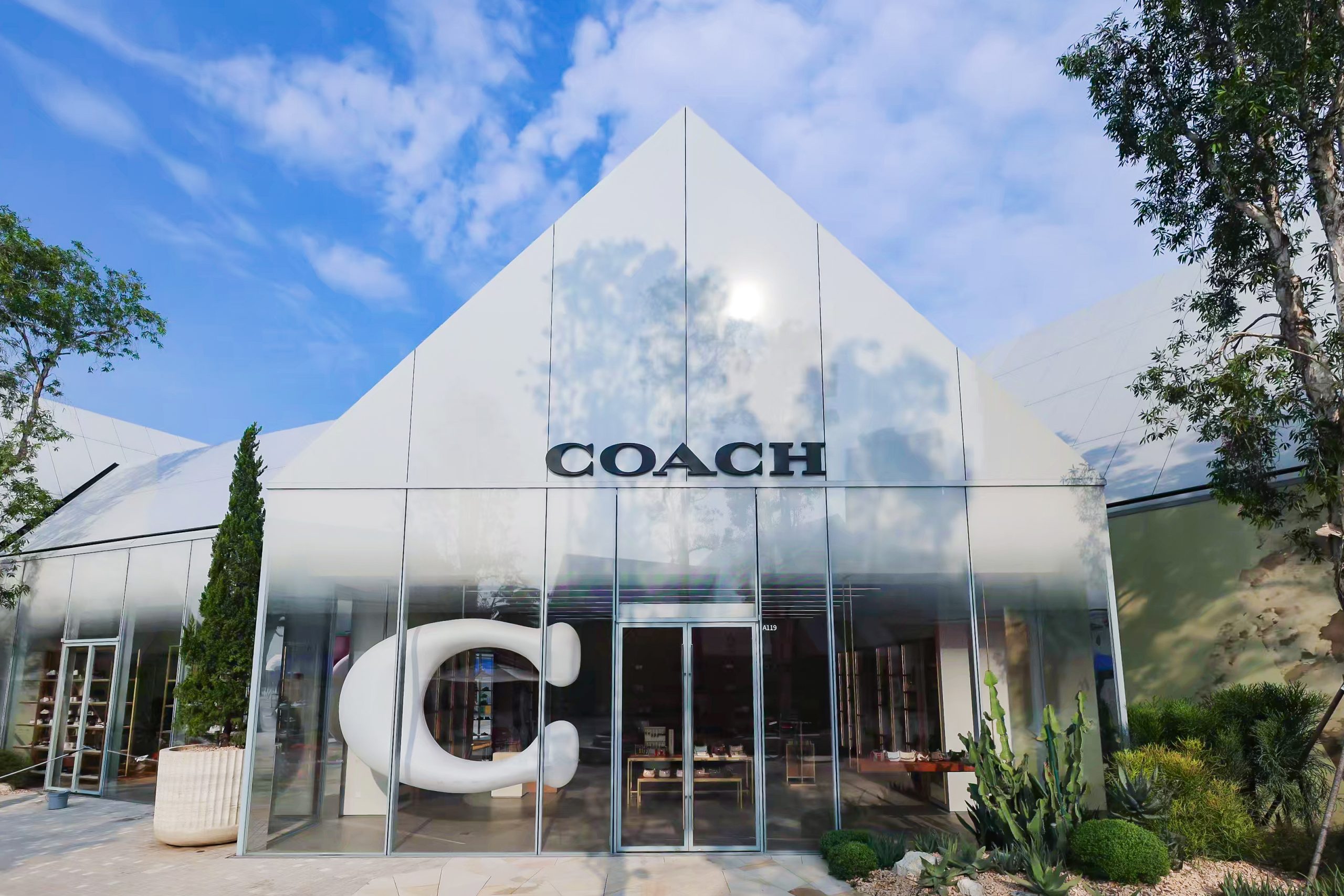 Coach Unveiled Its New Store at Dongguan MixC Village